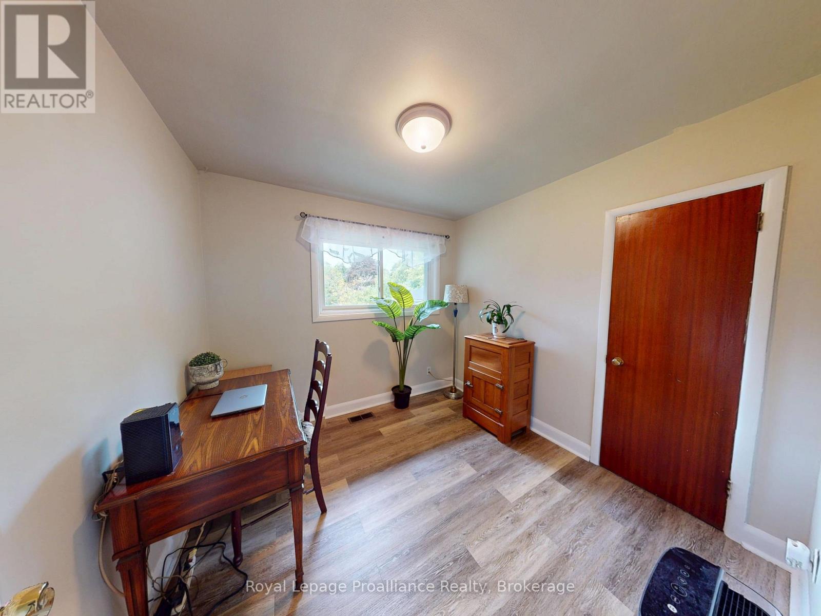 32 Glen Road, Belleville, Ontario  K8P 4G1 - Photo 16 - X13695056