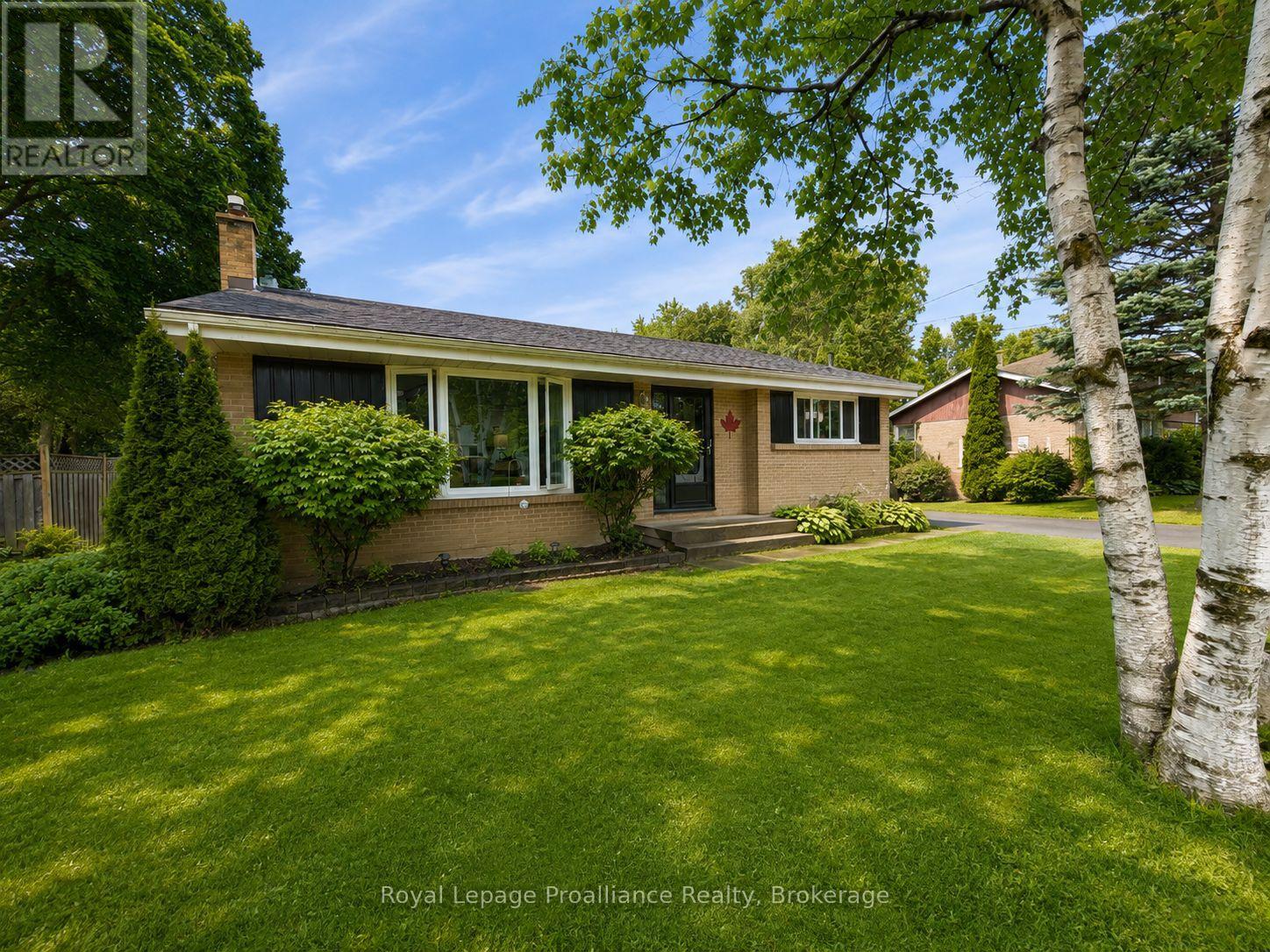 32 Glen Road, Belleville, Ontario  K8P 4G1 - Photo 3 - X13695056