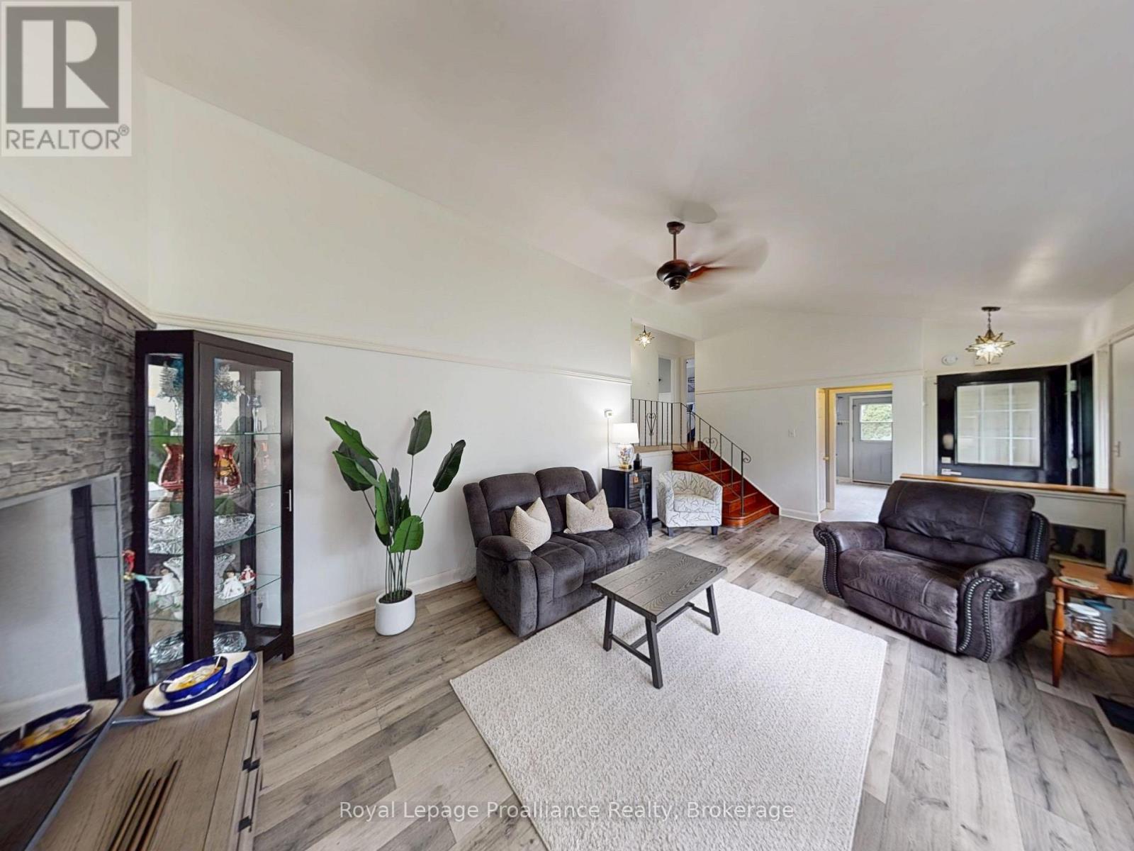 32 Glen Road, Belleville, Ontario  K8P 4G1 - Photo 5 - X13695056