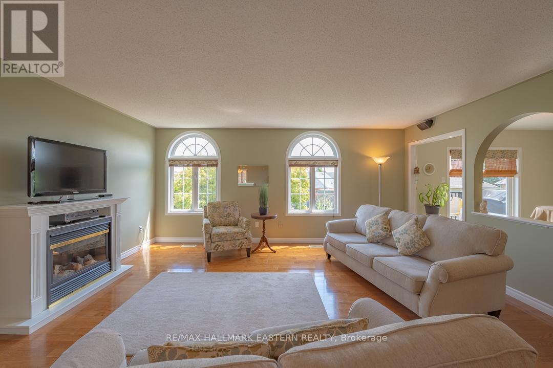 20 Ferguson Place, Peterborough, Ontario  K9H 7M9 - Photo 2 - X13695074