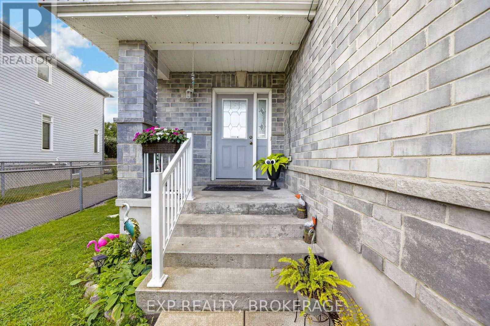 925 Blossom Street, Kingston, Ontario K7P 0N2 - Photo 3 - X13695010