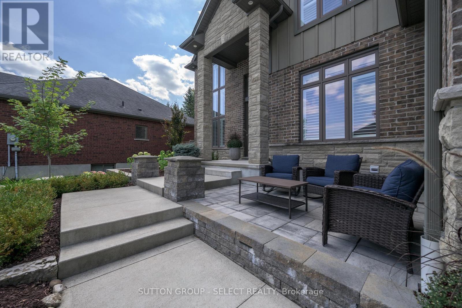 216 Martin Drive, Middlesex Centre, Ontario  N0M 2A0 - Photo 3 - X13695152