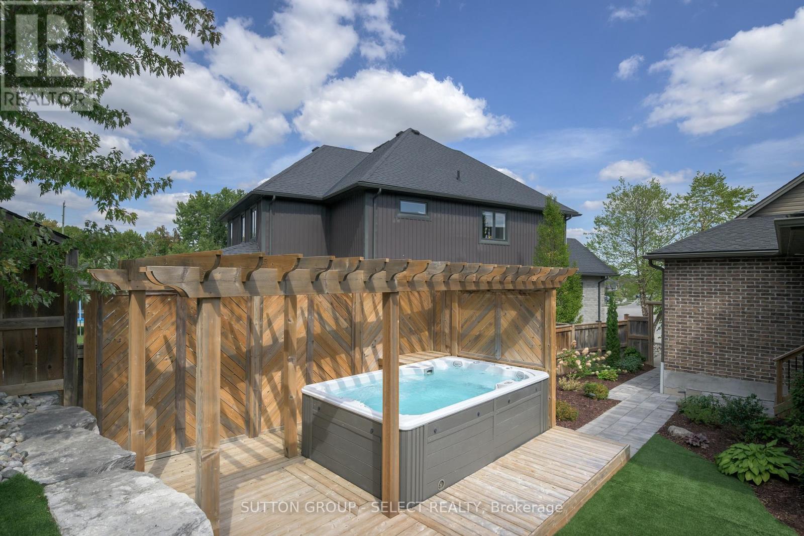 216 Martin Drive, Middlesex Centre, Ontario  N0M 2A0 - Photo 9 - X13695152