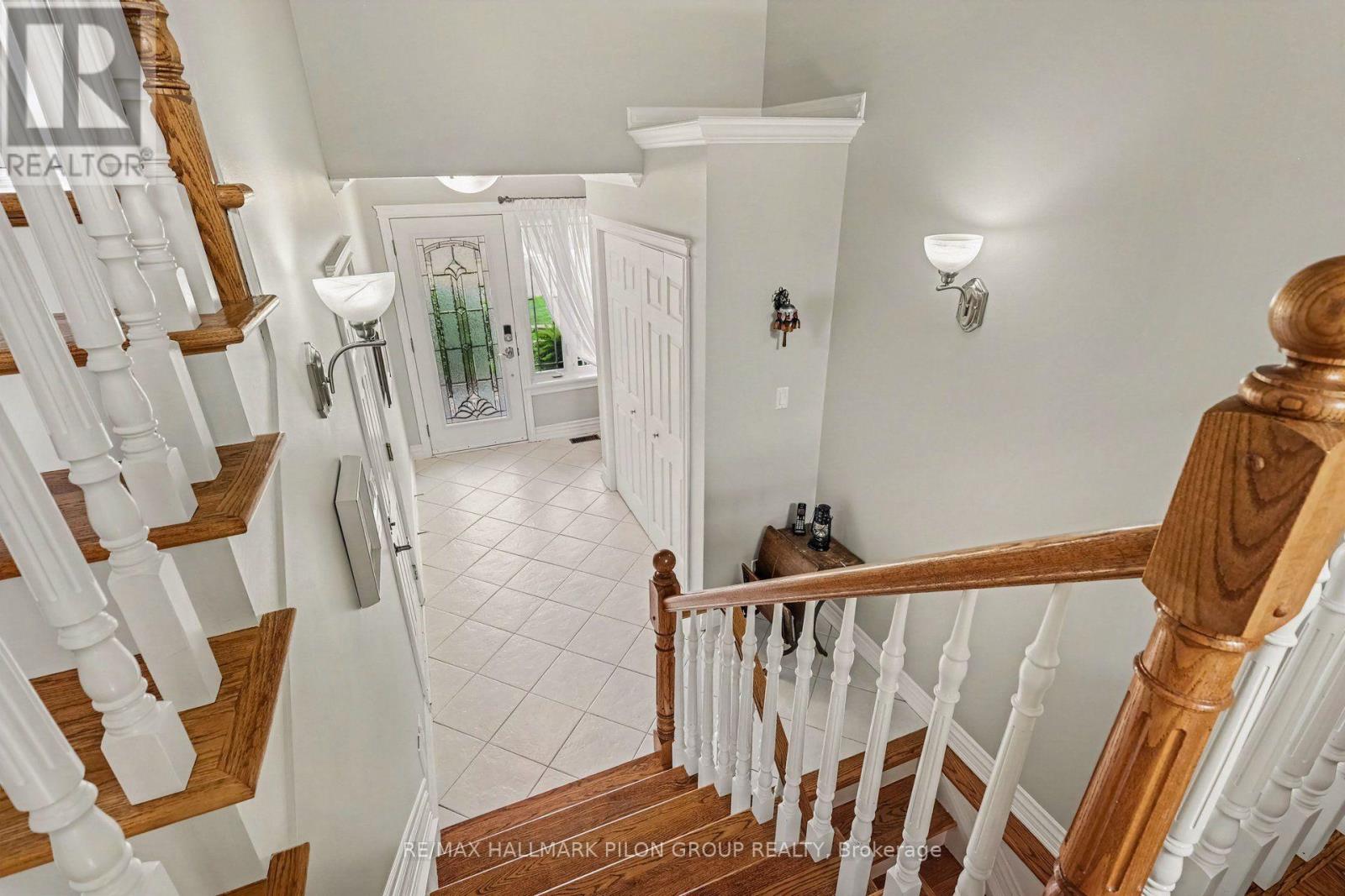 60 Callaway Court, Ottawa, Ontario  K1C 7S4 - Photo 3 - X13695304