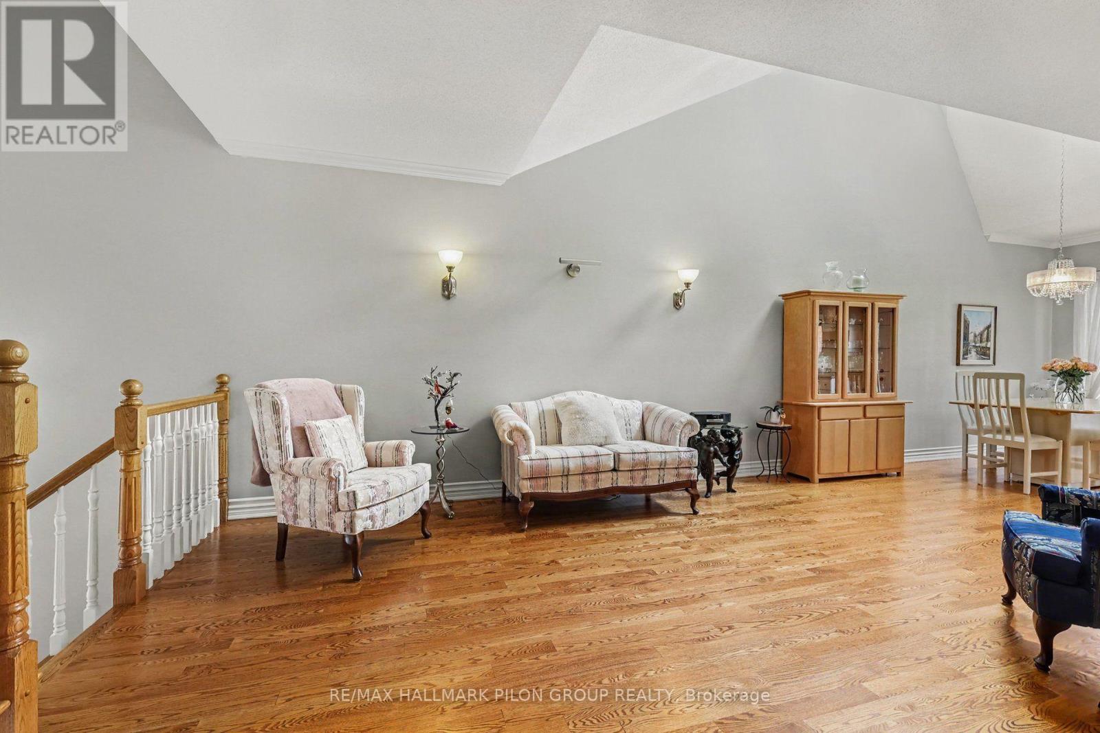 60 Callaway Court, Ottawa, Ontario  K1C 7S4 - Photo 4 - X13695304