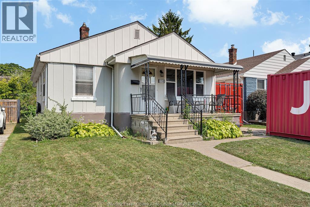2258 Parkwood, Windsor, Ontario N8W 2J9 - Photo 1 - 26020320