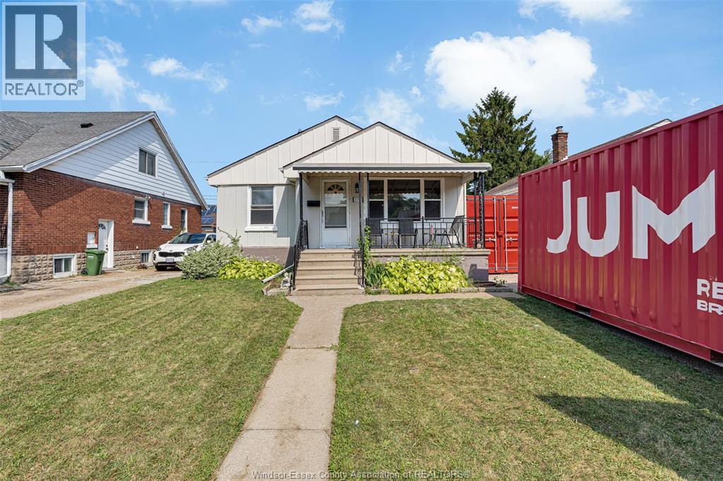 2258 Parkwood, Windsor, Ontario N8W 2J9 - Photo 2 - 26020320