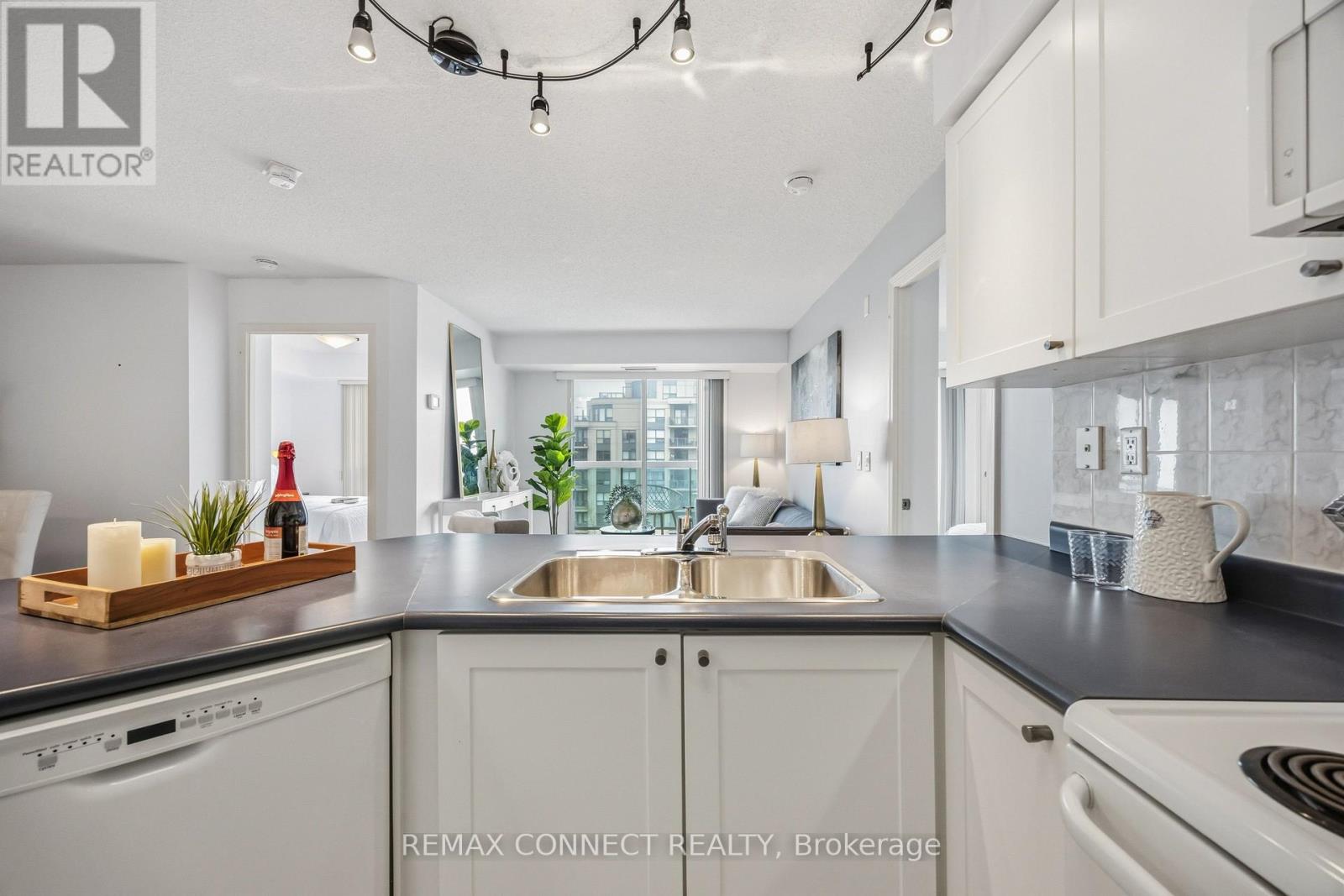 504 - 890 Sheppard Avenue W, Toronto, Ontario M3H 2T5 - Photo 23 - C13695164
