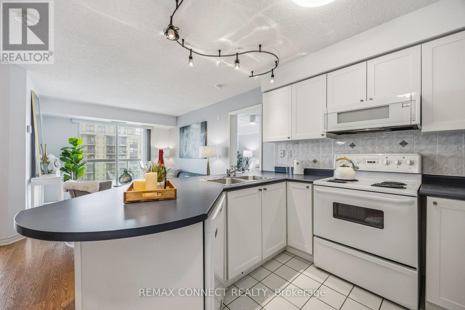 504 - 890 Sheppard Avenue W, Toronto, Ontario M3H 2T5 - Photo 24 - C13695164