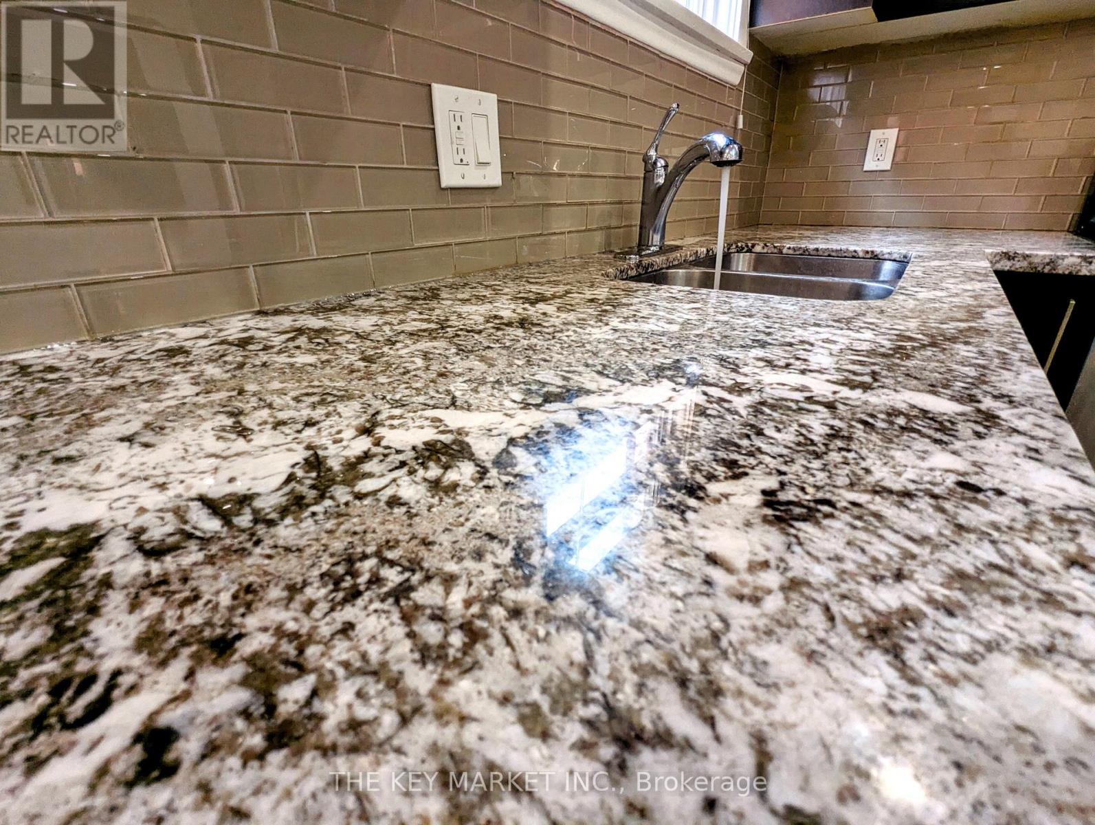 2 - 211 St Clements Avenue, Toronto, Ontario  M4R 1H3 - Photo 11 - C13695174