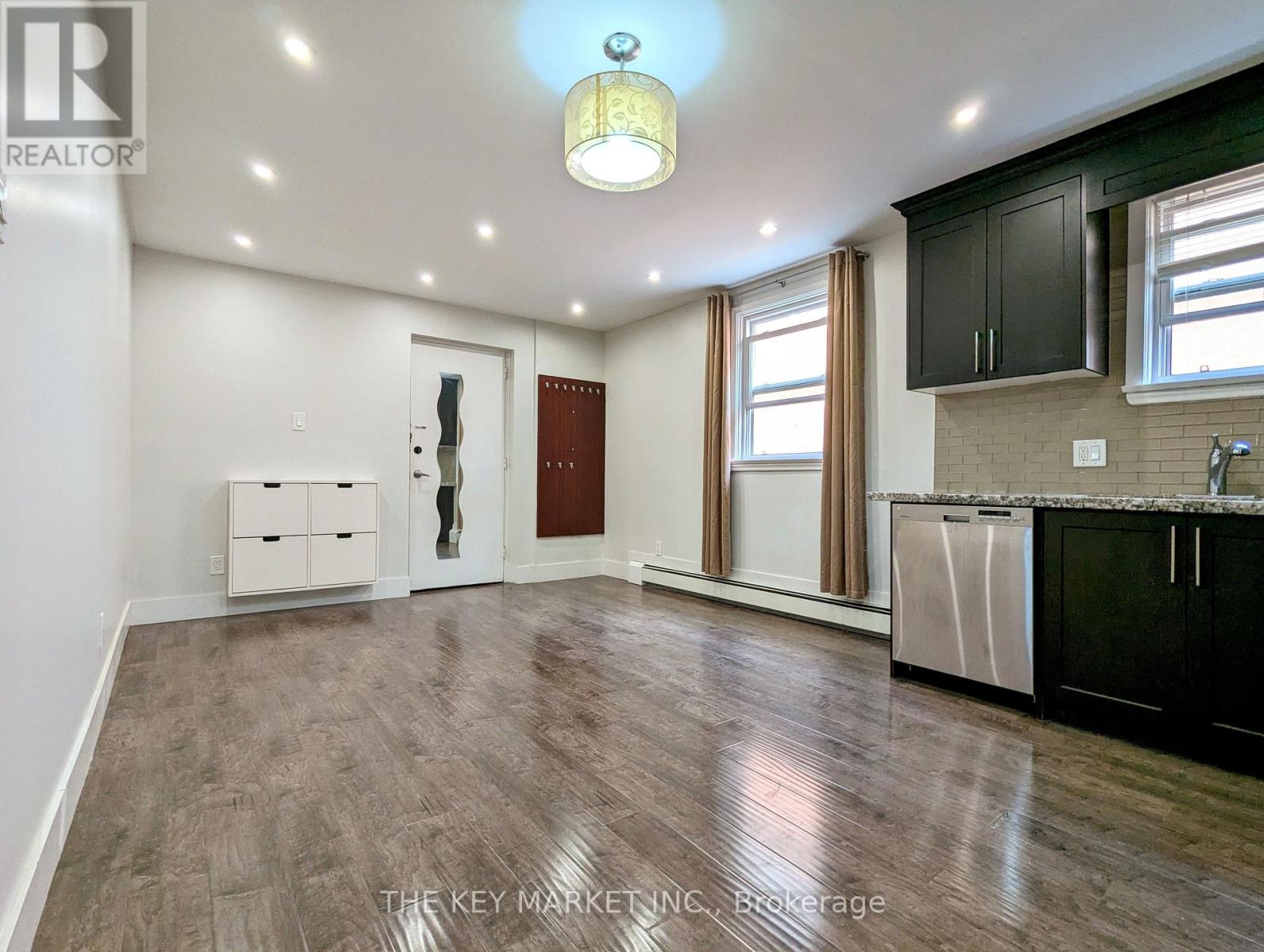 2 - 211 St Clements Avenue, Toronto, Ontario  M4R 1H3 - Photo 6 - C13695174