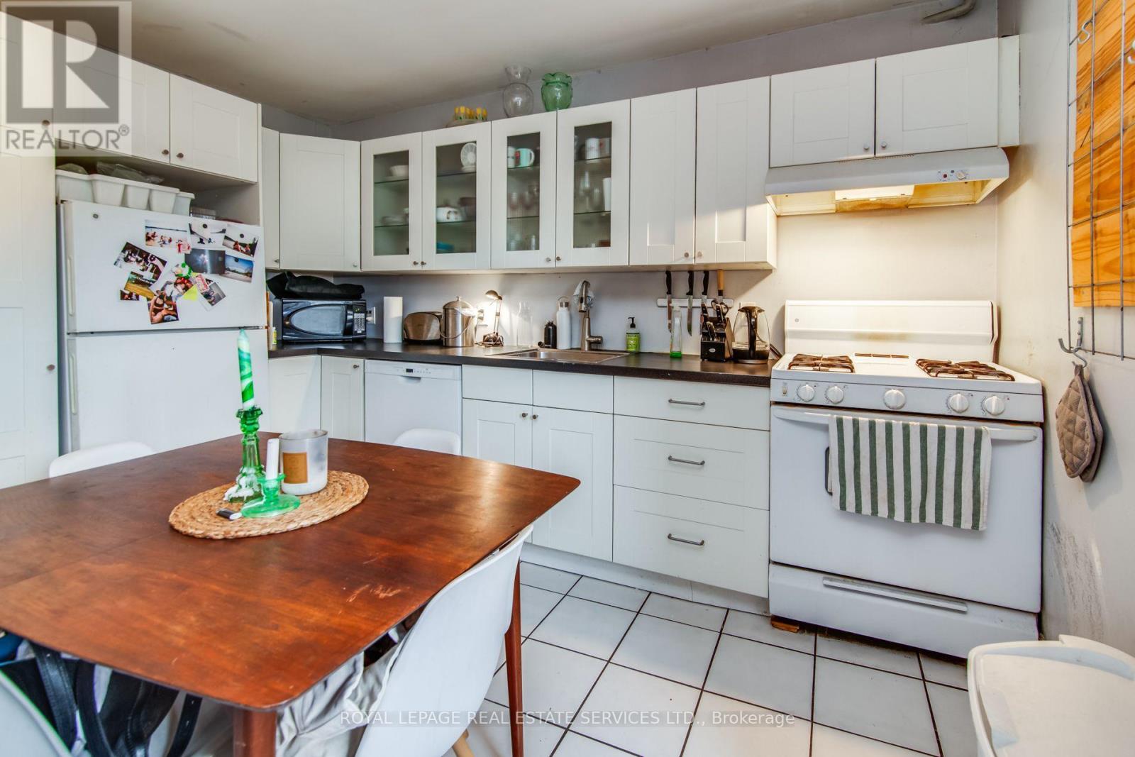 2 - 50 Rusholme Road, Toronto, Ontario  M6J 3H5 - Photo 4 - C13695220