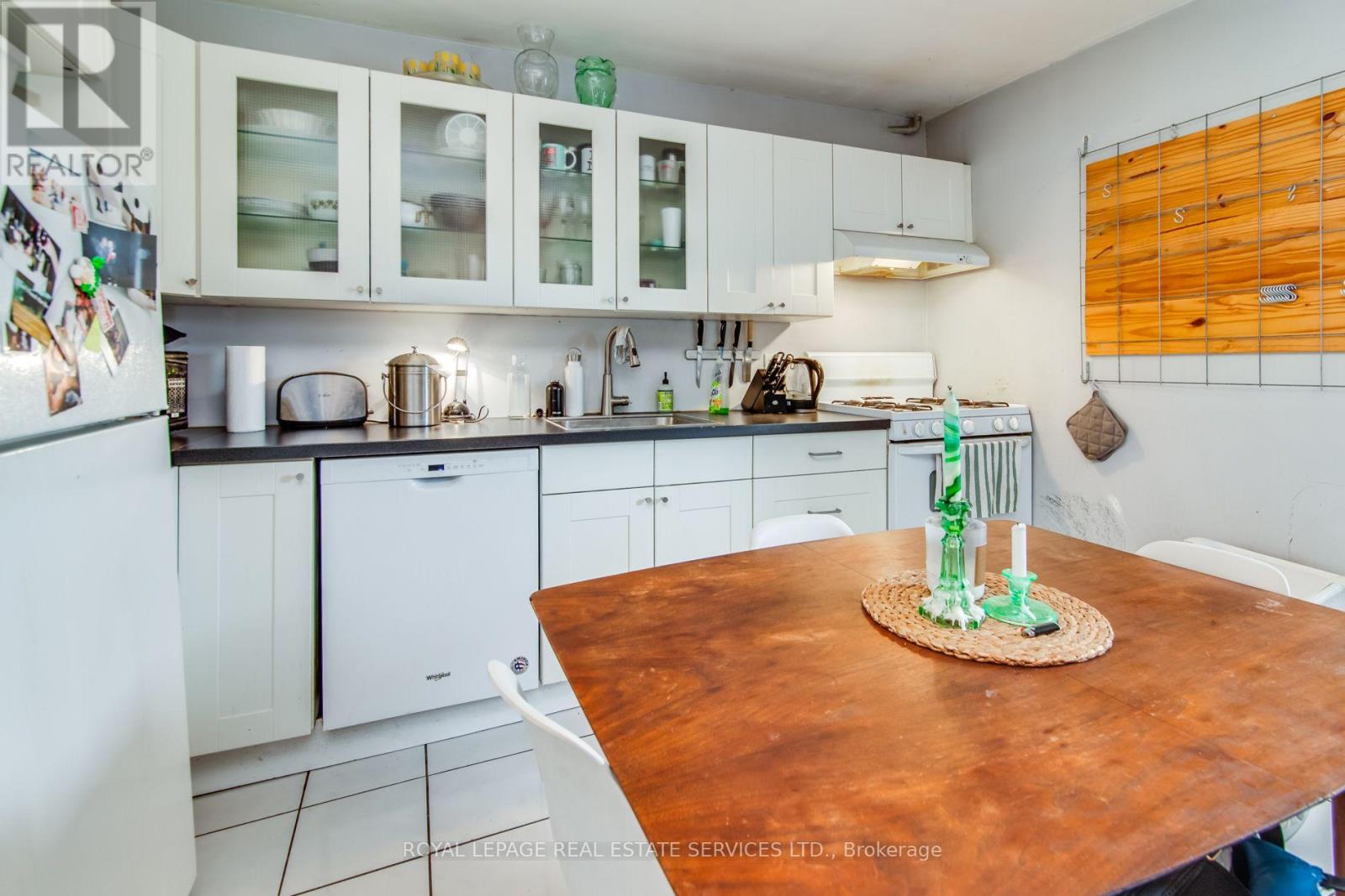 2 - 50 Rusholme Road, Toronto, Ontario  M6J 3H5 - Photo 8 - C13695220