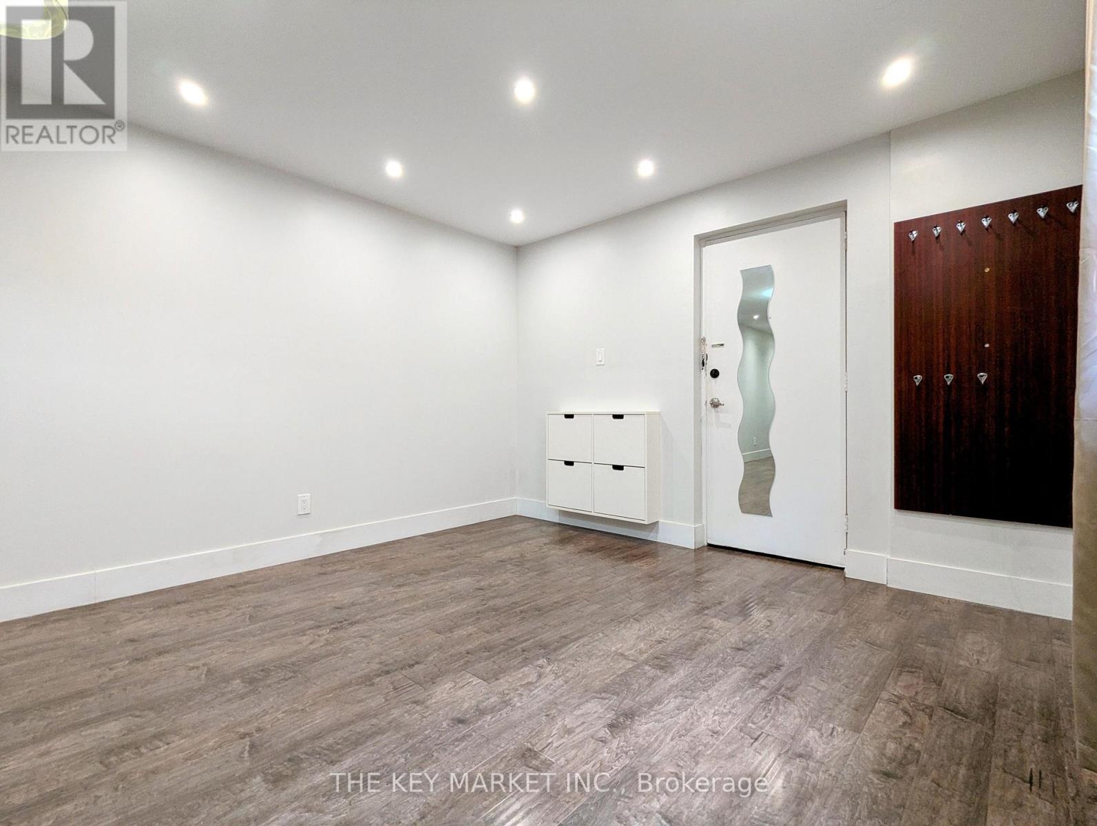 2 - 211 St Clements Avenue, Toronto, Ontario  M4R 1H3 - Photo 4 - C13695228