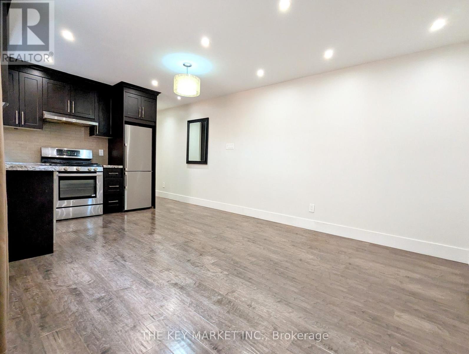 2 - 211 St Clements Avenue, Toronto, Ontario  M4R 1H3 - Photo 9 - C13695228
