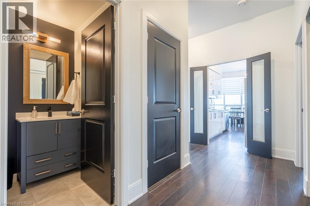 330 Burnhamthorpe Road W Unit# Ph5, Mississauga, Ontario  L5B 0E1 - Photo 4 - 40857176