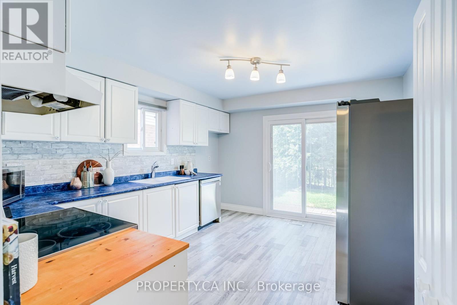 1 Latham Court, Ajax, Ontario  L1S 4B5 - Photo 11 - E13695040