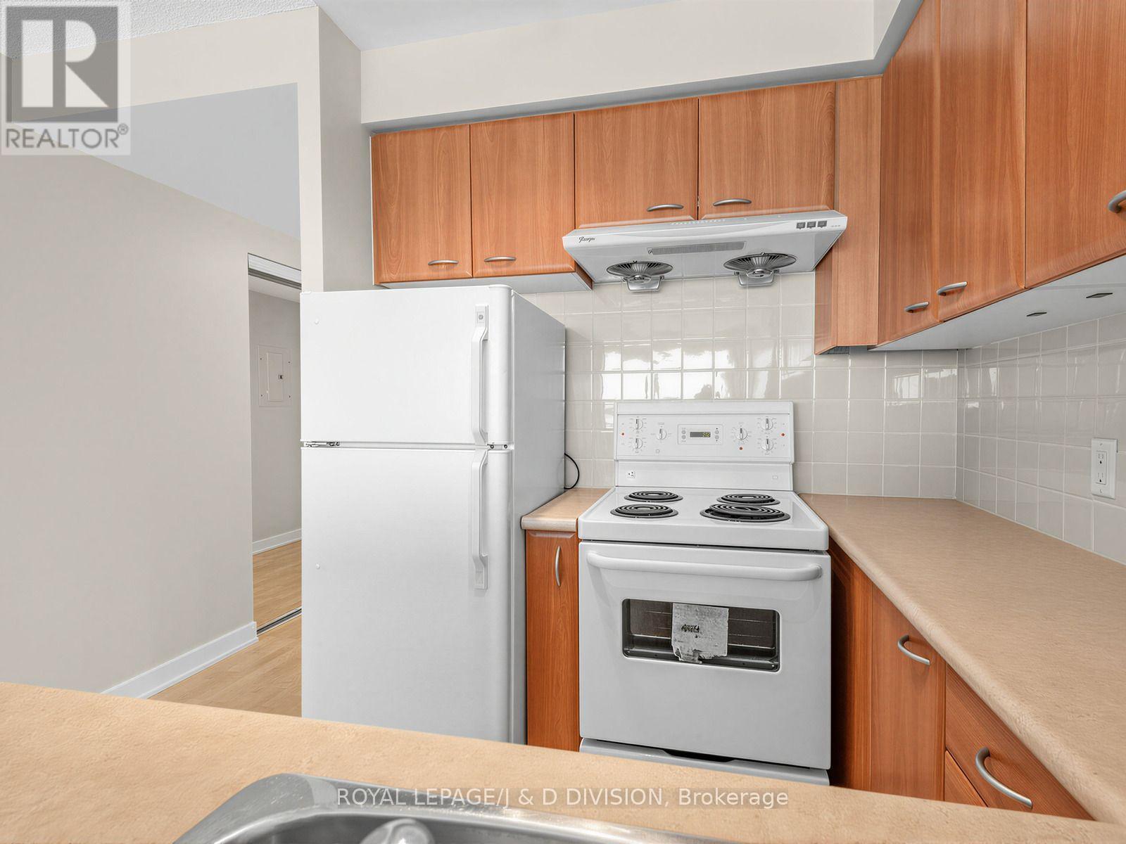 3002 - 38 Lee Centre Drive, Toronto, Ontario  M1H 3J7 - Photo 10 - E13695198
