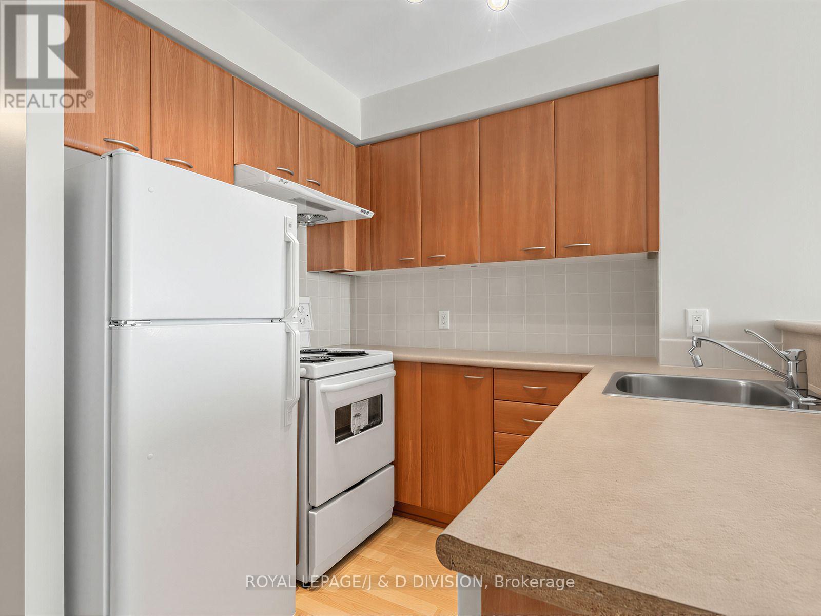 3002 - 38 Lee Centre Drive, Toronto, Ontario  M1H 3J7 - Photo 8 - E13695198