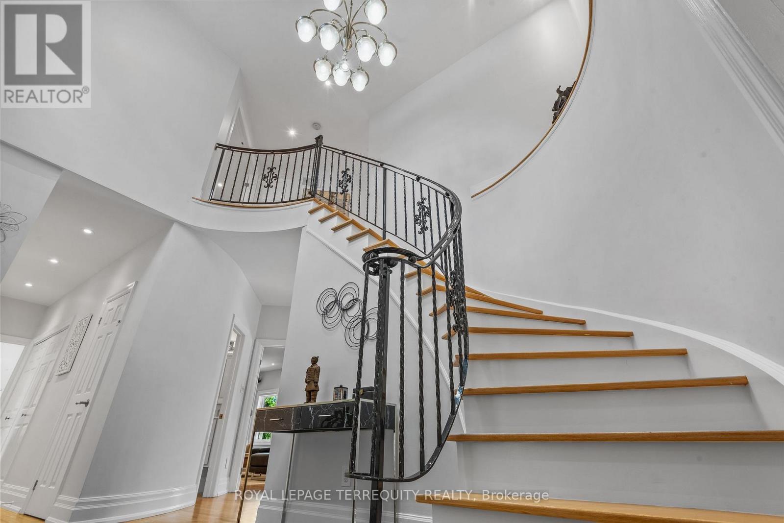 507 Rougemount Drive, Pickering, Ontario  L1W 2B8 - Photo 19 - E13695290