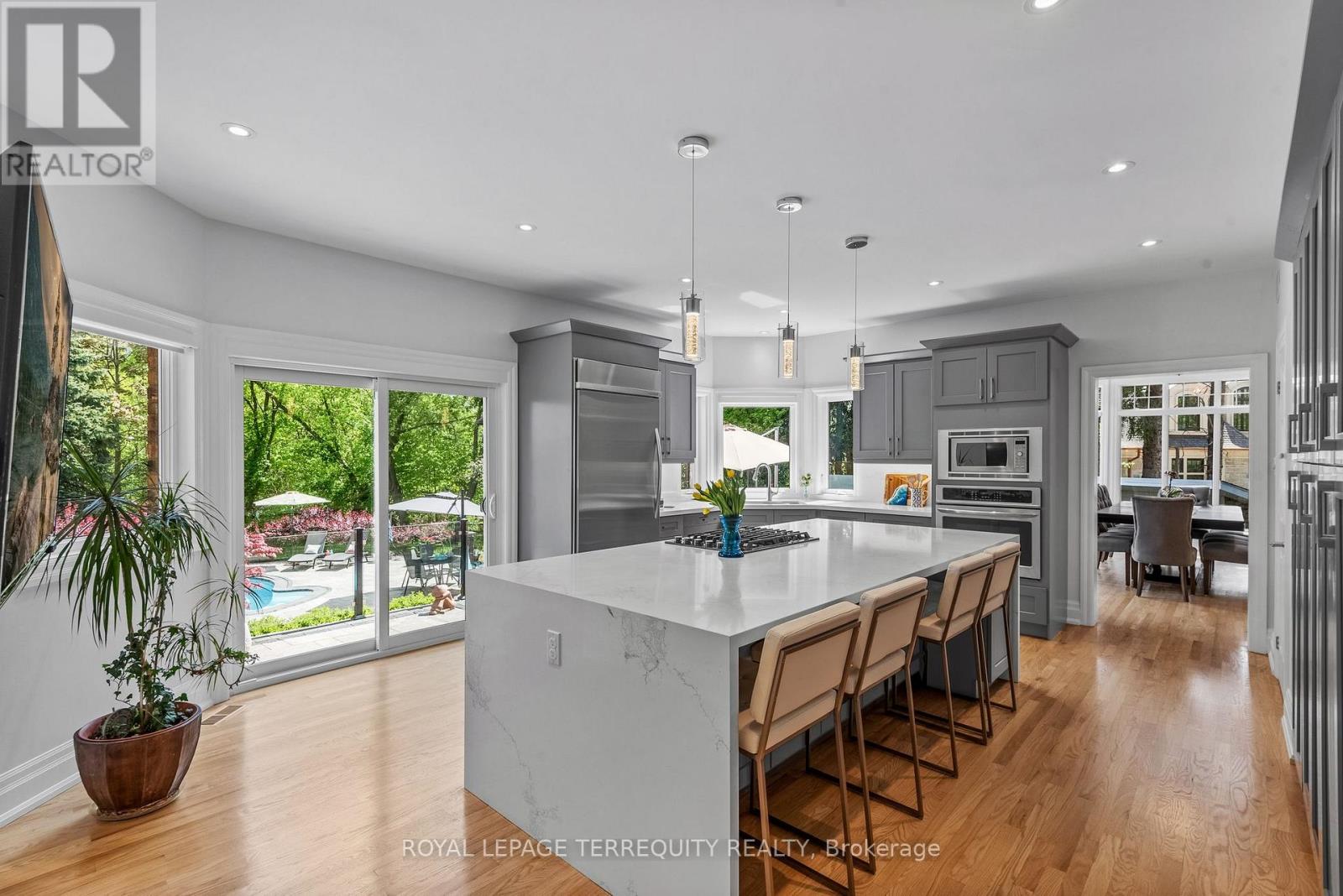 507 Rougemount Drive, Pickering, Ontario  L1W 2B8 - Photo 4 - E13695290