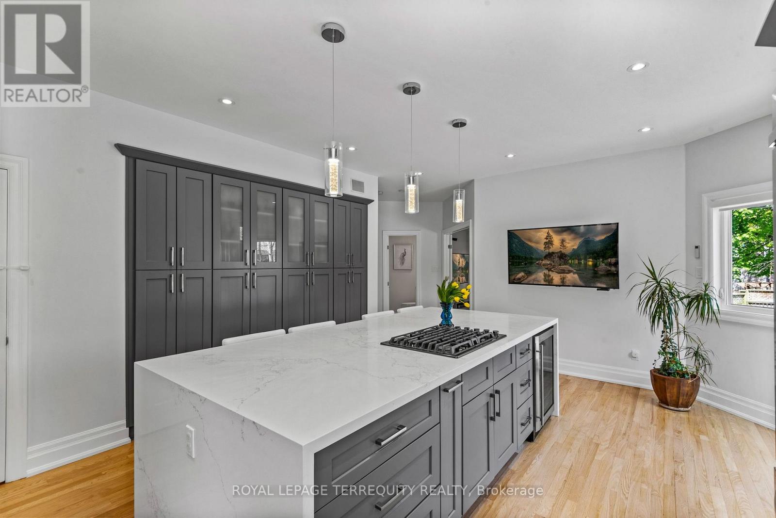 507 Rougemount Drive, Pickering, Ontario  L1W 2B8 - Photo 5 - E13695290