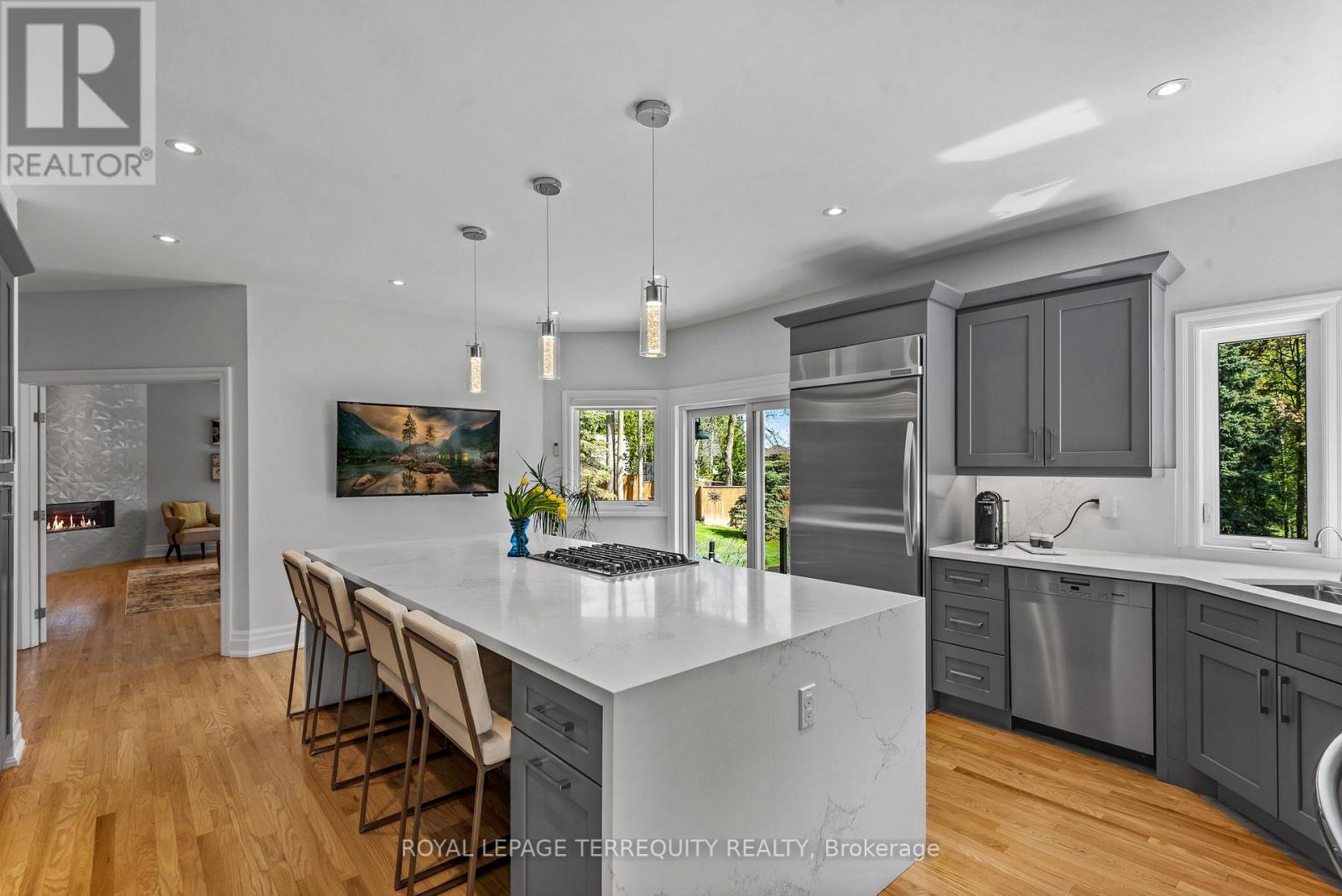507 Rougemount Drive, Pickering, Ontario  L1W 2B8 - Photo 6 - E13695290