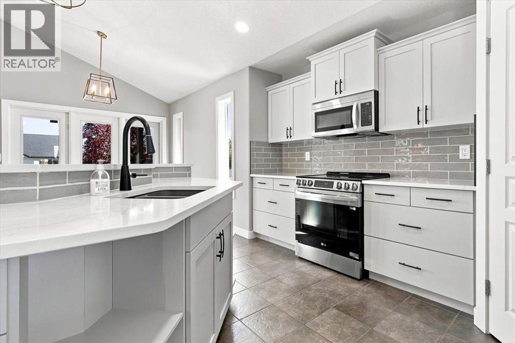 10465 Royal Oaks Drive, Grande Prairie, Alberta  T8V 8L5 - Photo 4 - A2338850