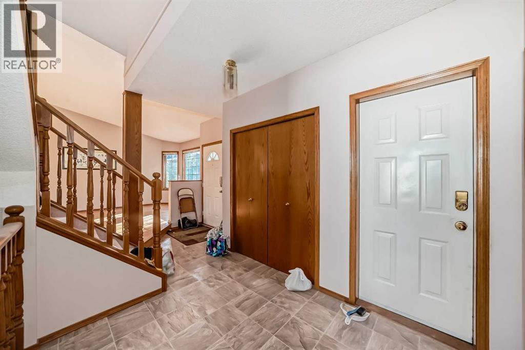 183 Christie Park Hill SW, Calgary, Alberta  T3H 2V5 - Photo 7 - A2327273
