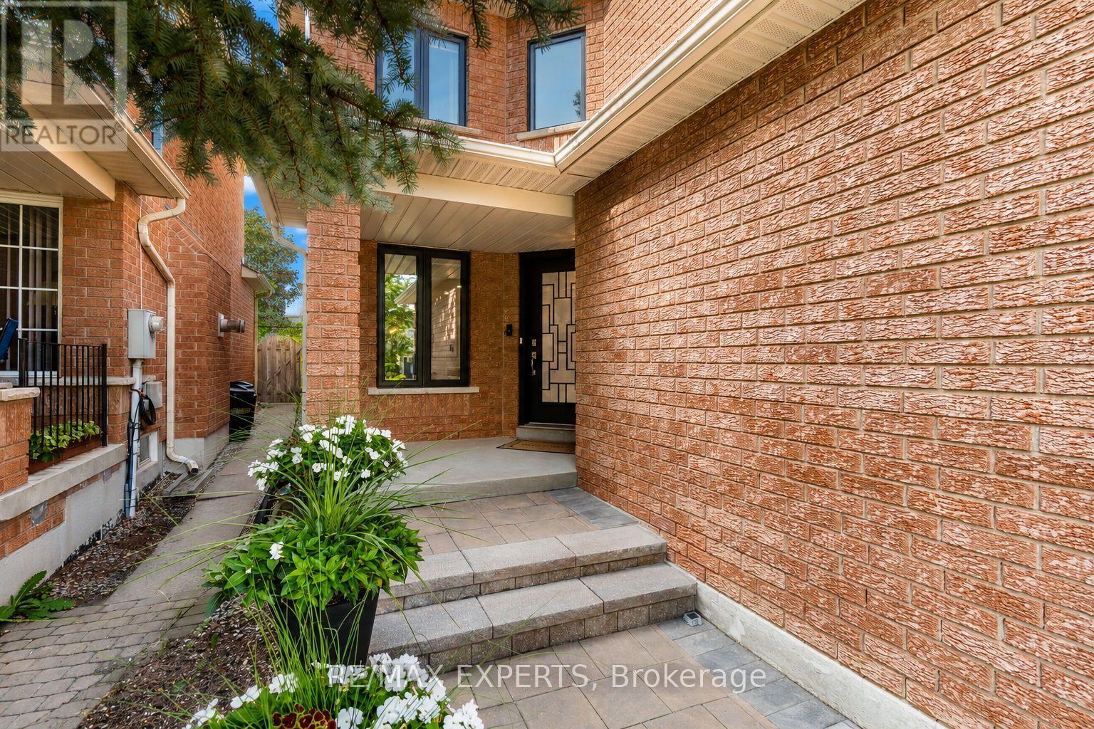 46 Princeton Gate, Vaughan (Maple), Ontario  L6A 2R7 - Photo 2 - N13694992