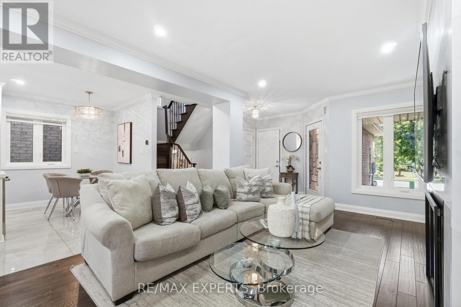 46 Princeton Gate, Vaughan (Maple), Ontario  L6A 2R7 - Photo 6 - N13694992
