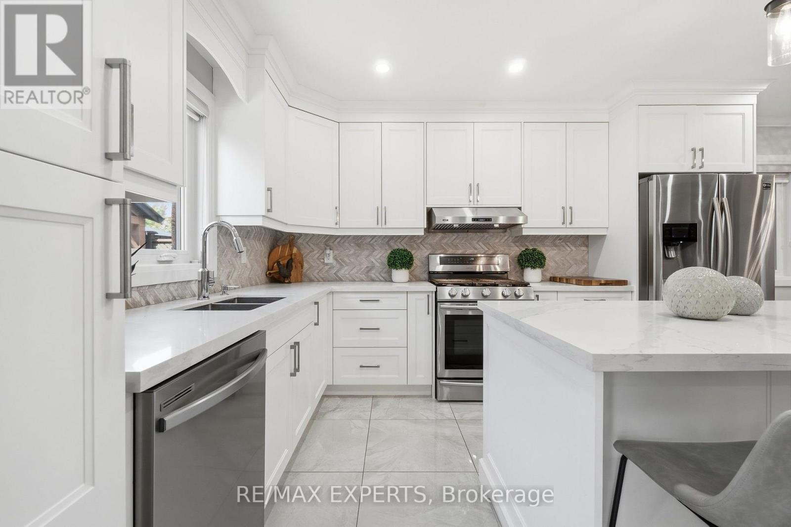 46 Princeton Gate, Vaughan (Maple), Ontario  L6A 2R7 - Photo 7 - N13694992