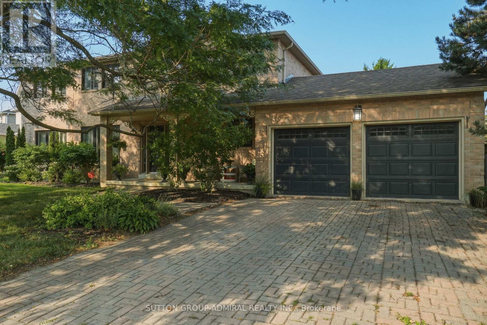 90 Brillinger Street, Richmond Hill (North Richvale), Ontario  L4C 8Y3 - Photo 2 - N13695022