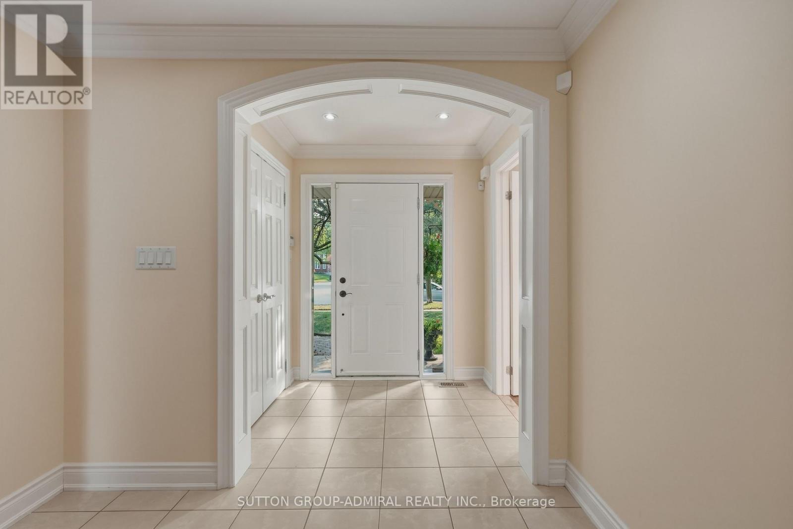 90 Brillinger Street, Richmond Hill (North Richvale), Ontario  L4C 8Y3 - Photo 3 - N13695022
