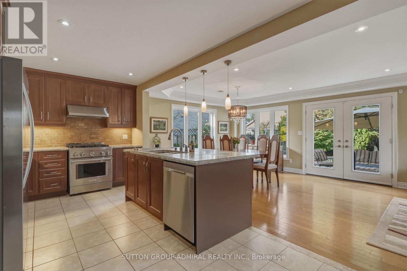 90 Brillinger Street, Richmond Hill (North Richvale), Ontario  L4C 8Y3 - Photo 6 - N13695022