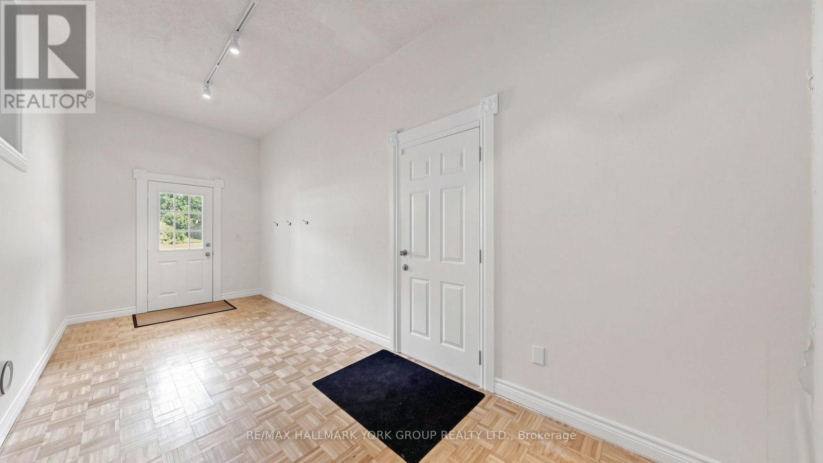 18995 Leslie Street, East Gwillimbury (Sharon), Ontario  L0G 1V0 - Photo 11 - N13695110