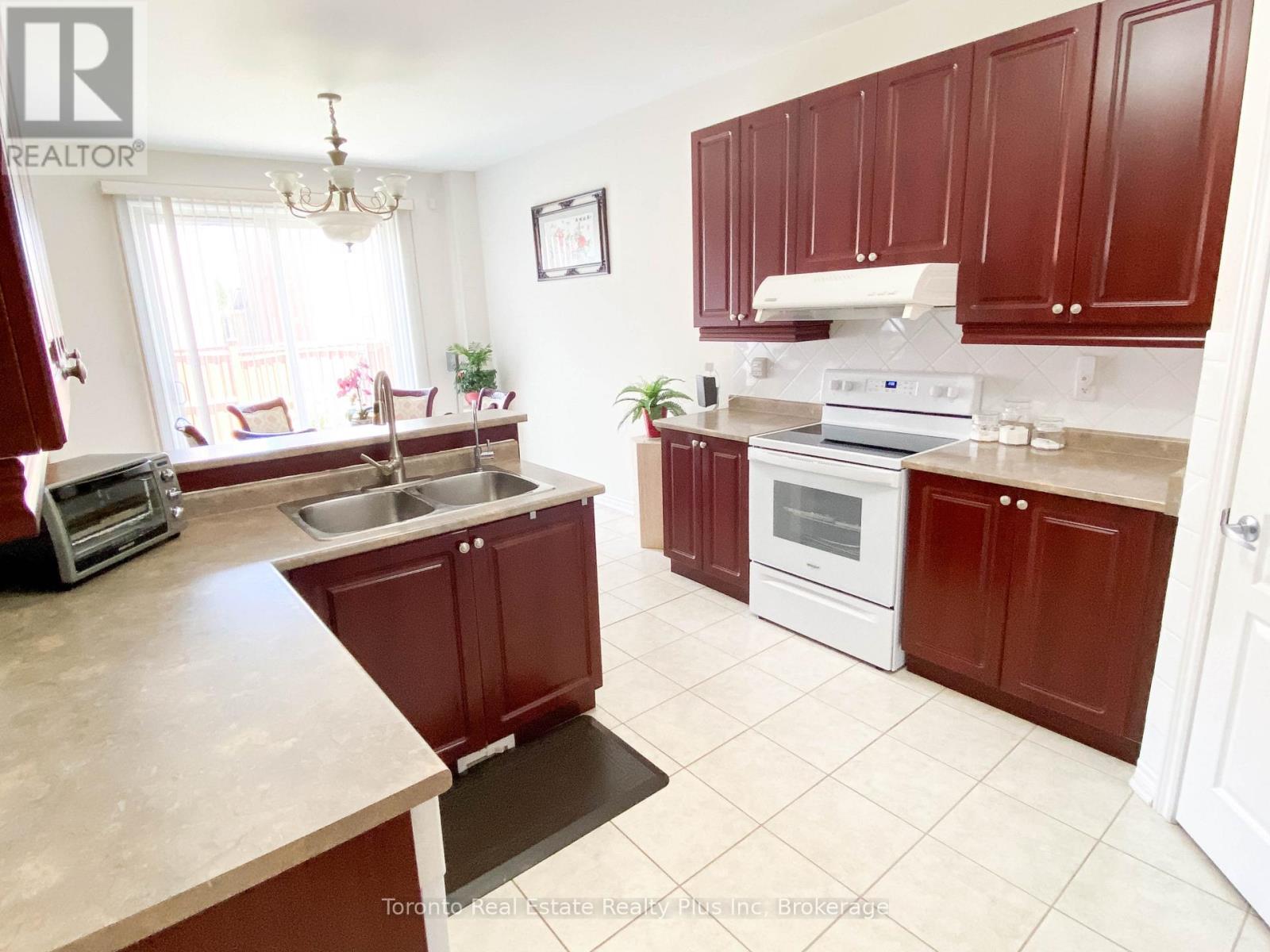 7 Braehead Drive, Richmond Hill, Ontario  L4E 0B5 - Photo 15 - N13695154