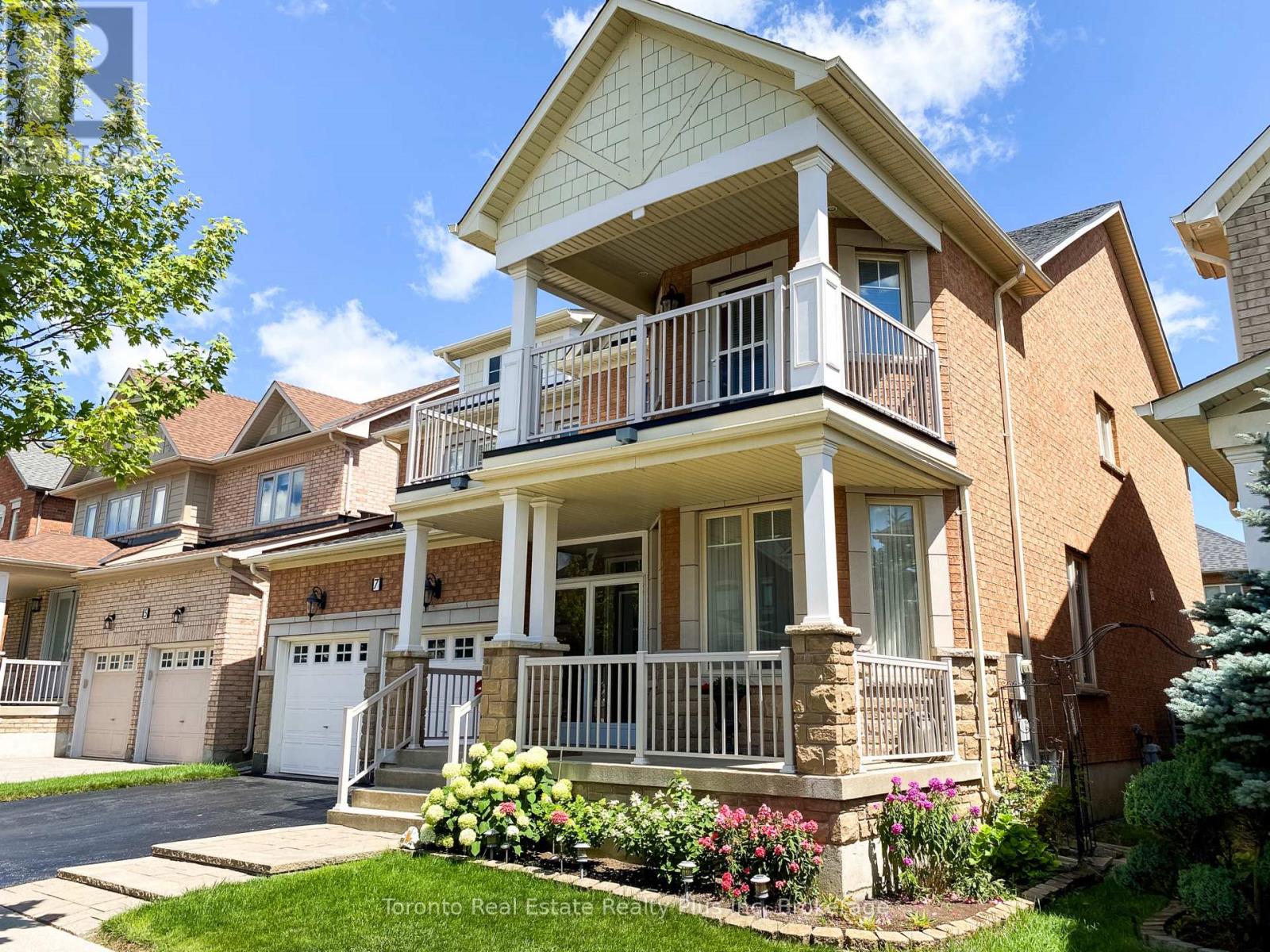 7 Braehead Drive, Richmond Hill, Ontario  L4E 0B5 - Photo 2 - N13695154