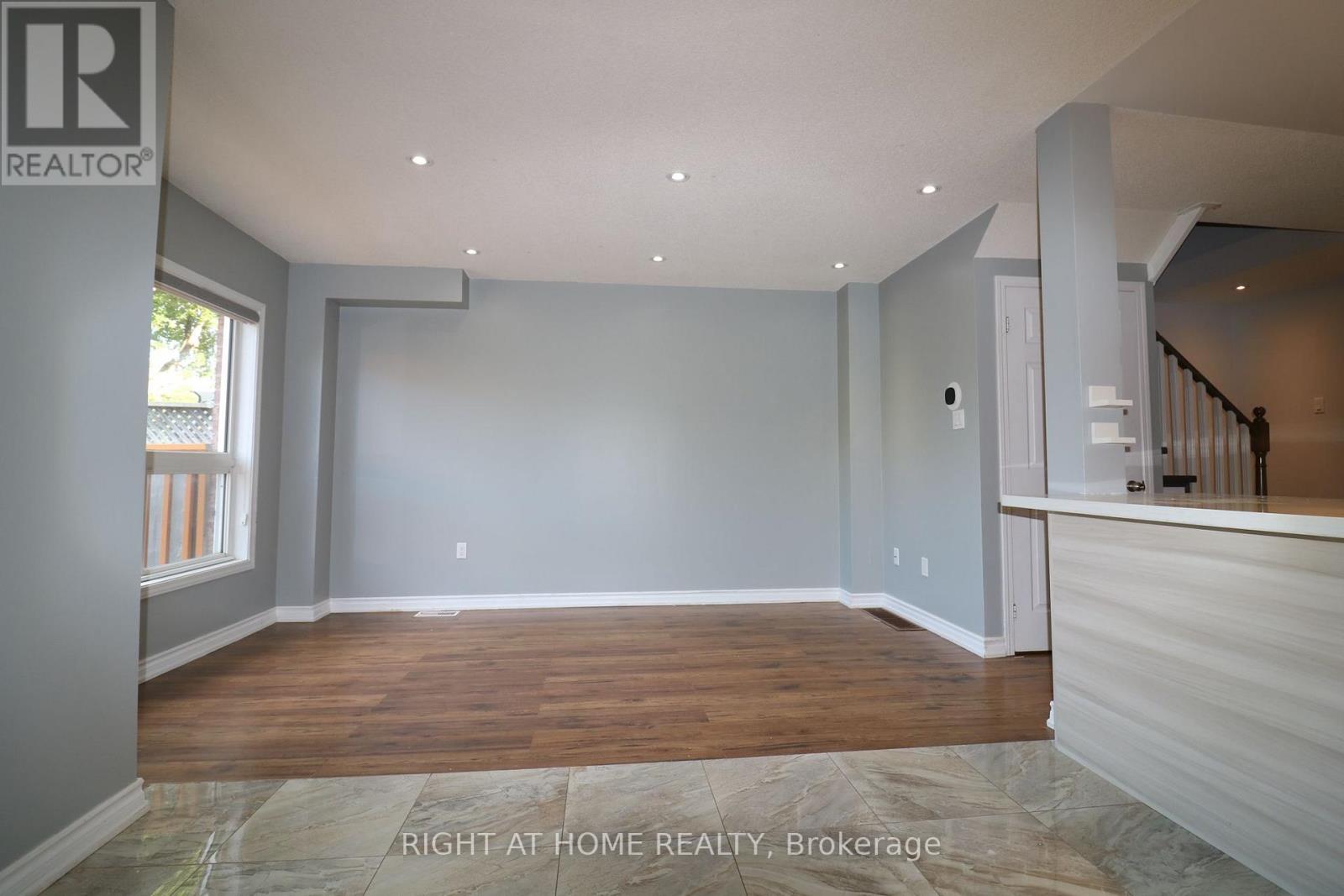 497 Ainsworth Drive E, Newmarket, Ontario  L3Y 8R6 - Photo 5 - N13695156