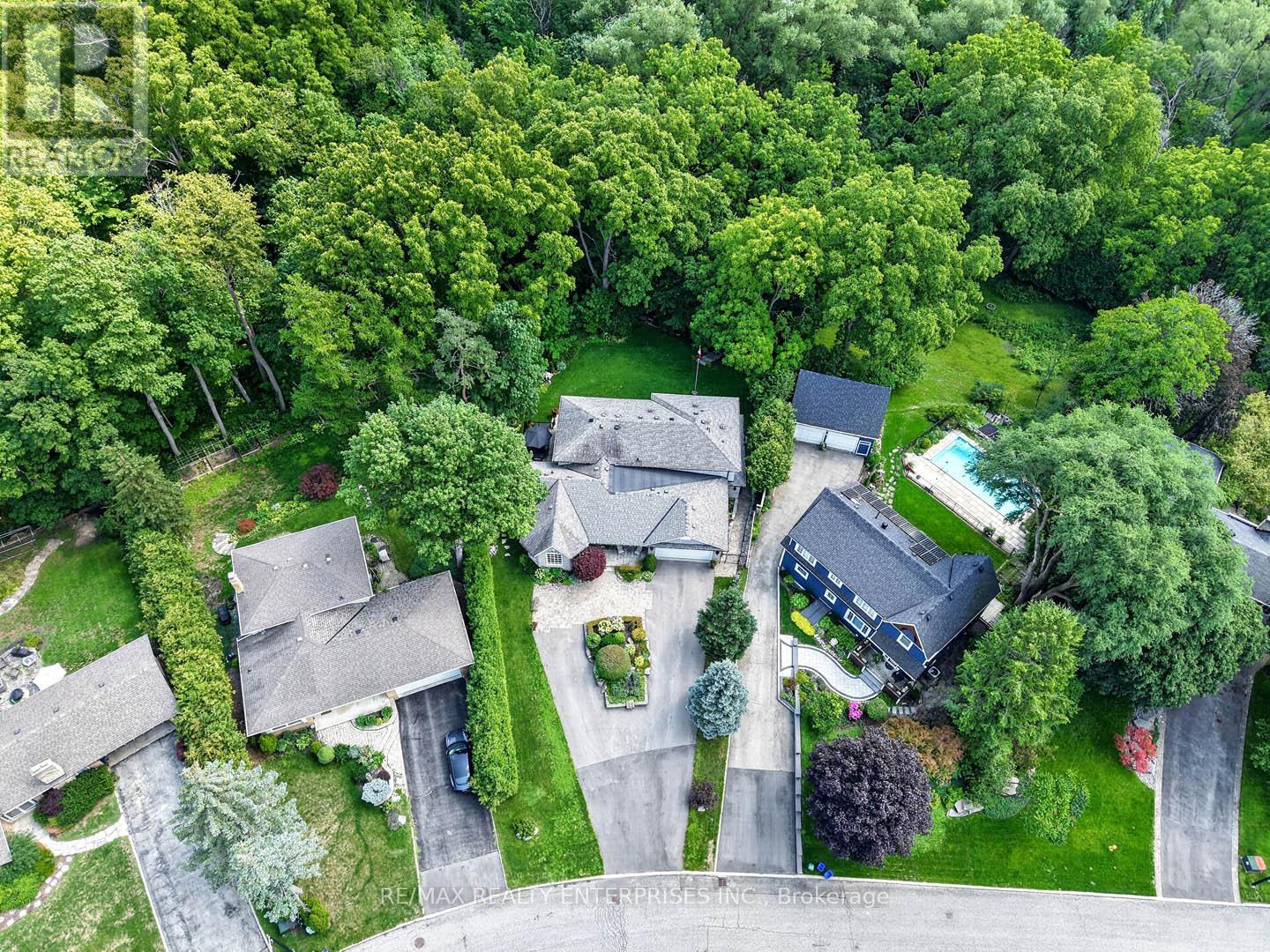 11 CHRISTMAN COURT Markham (Markham Village) Ontario Canada L3P3C7 2