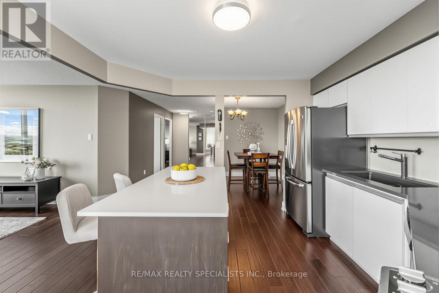 1006 - 10 Laurelcrest Street, Brampton, Ontario  L6S 5Y3 - Photo 10 - W13492178
