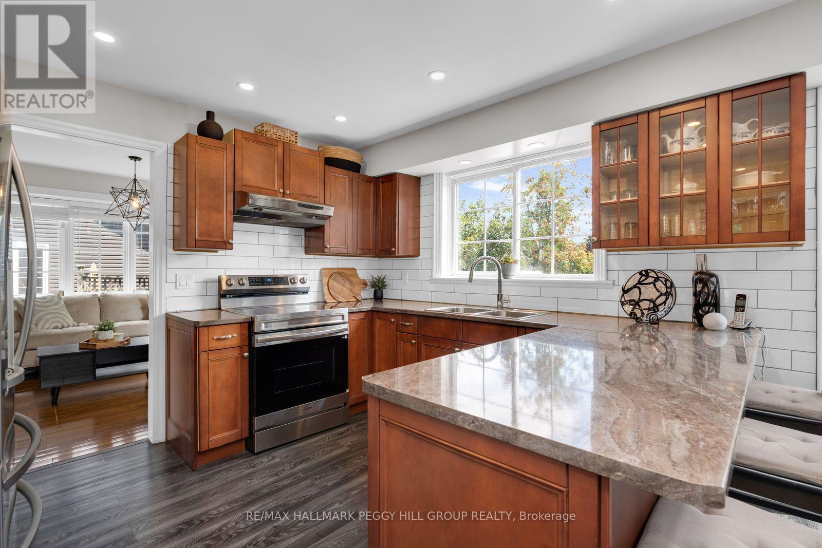 39 Howard Drive, Oro-Medonte, Ontario  L0L 2E0 - Photo 4 - S13695296
