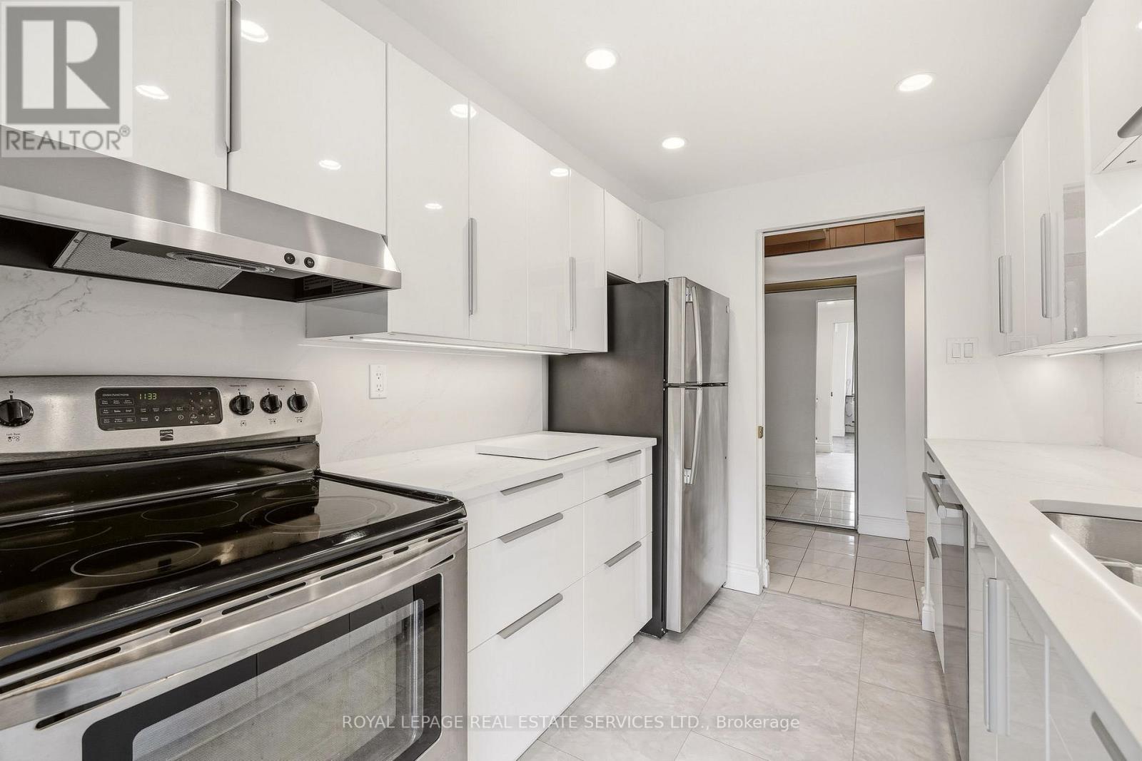 301 - 162 Reynolds Street, Oakville, Ontario  L6J 3K9 - Photo 6 - W13695024