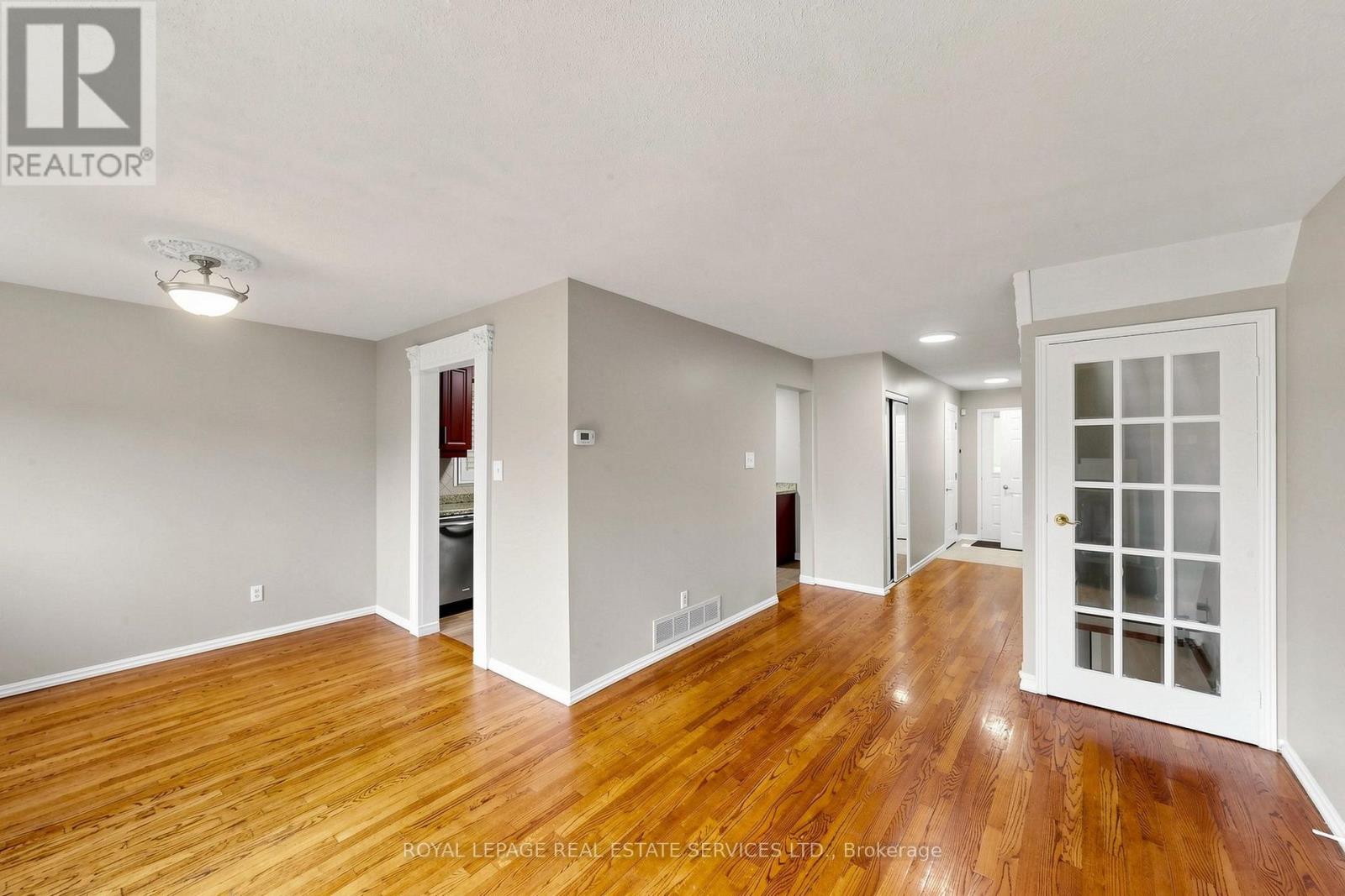 37 Woodsview Avenue, Toronto, Ontario  M9W 6B9 - Photo 12 - W13695052
