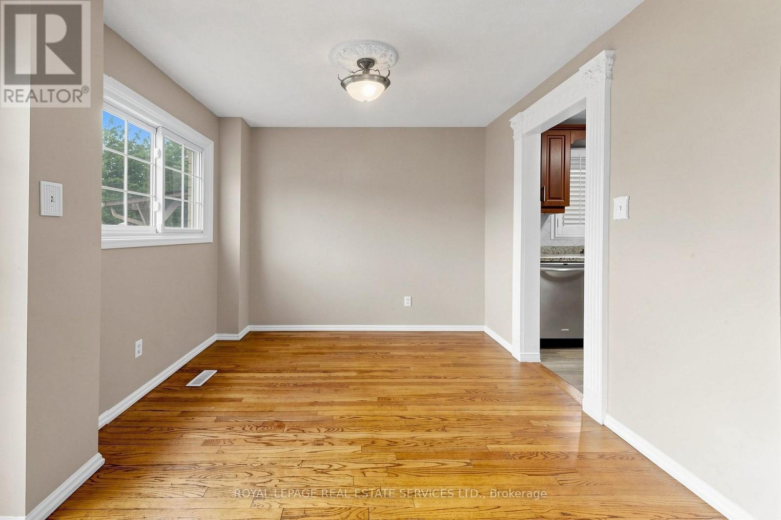 37 Woodsview Avenue, Toronto, Ontario  M9W 6B9 - Photo 14 - W13695052