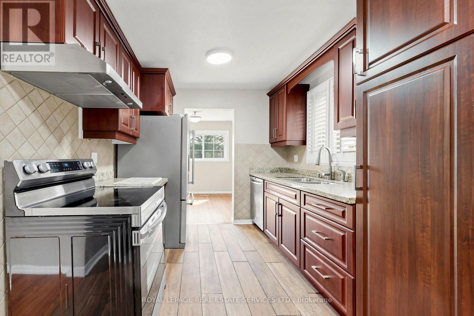 37 Woodsview Avenue, Toronto, Ontario  M9W 6B9 - Photo 15 - W13695052