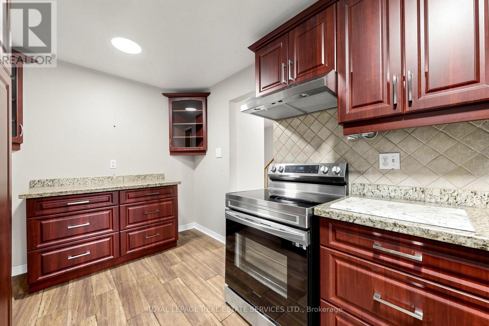 37 Woodsview Avenue, Toronto, Ontario  M9W 6B9 - Photo 17 - W13695052