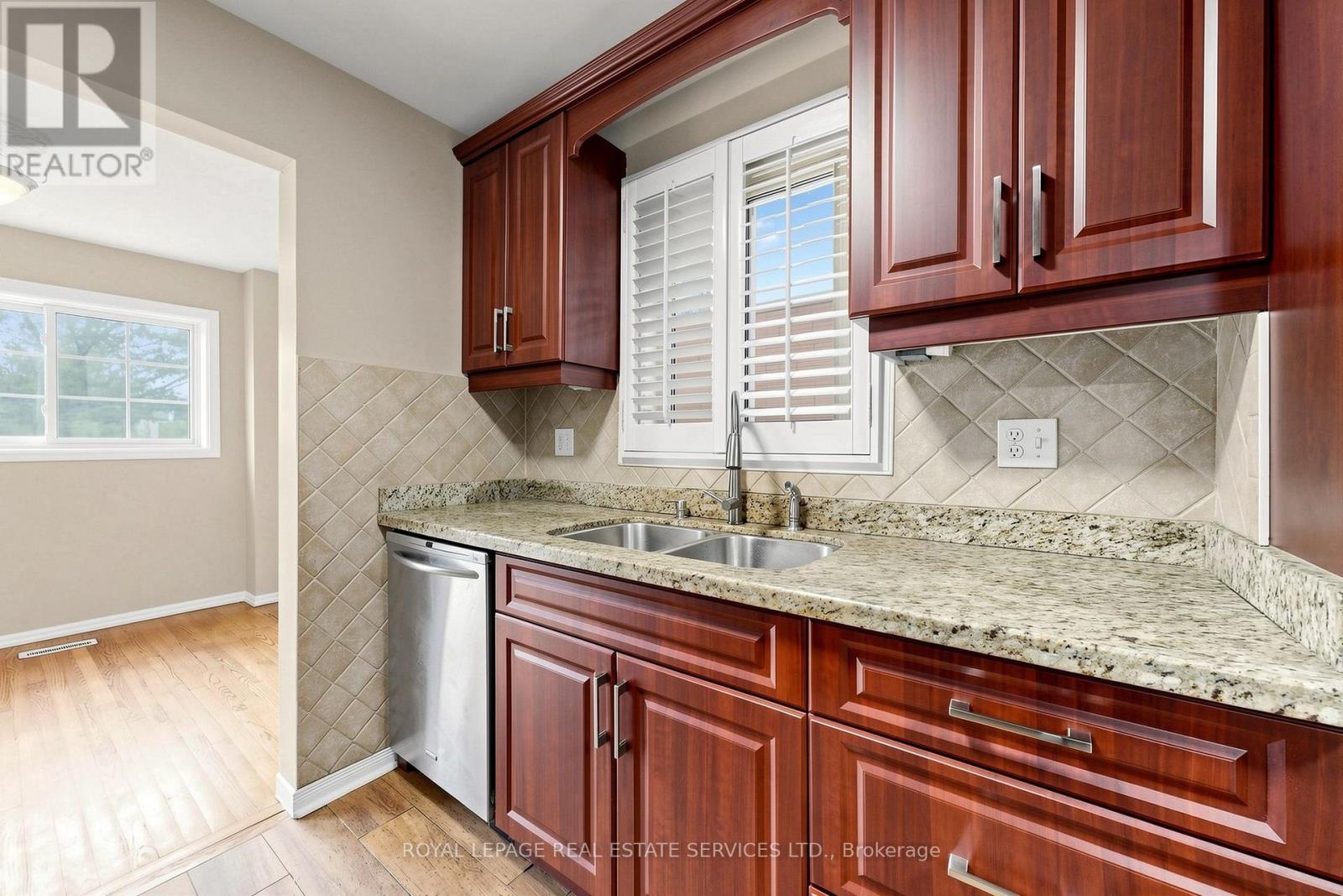 37 Woodsview Avenue, Toronto, Ontario  M9W 6B9 - Photo 18 - W13695052