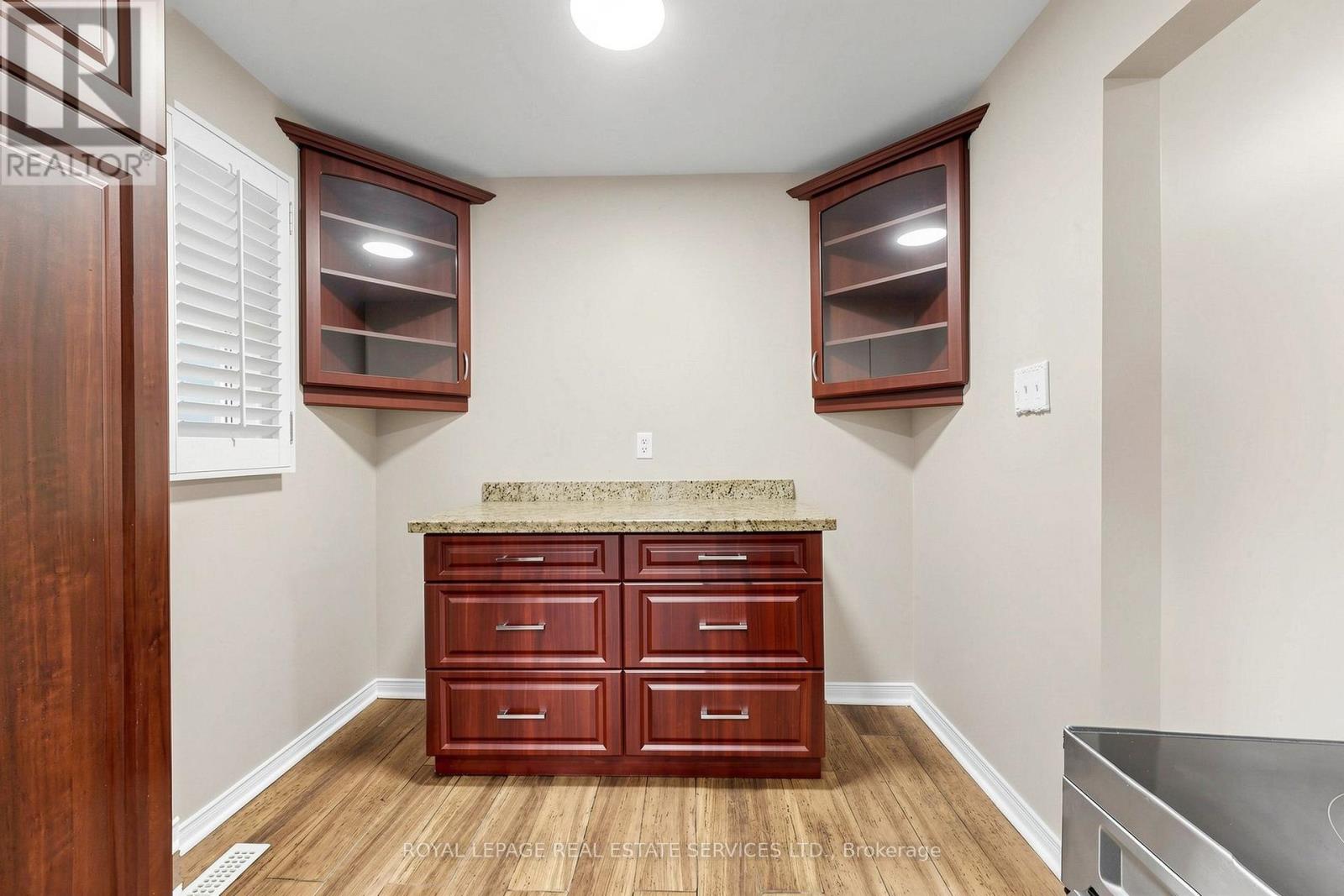 37 Woodsview Avenue, Toronto, Ontario  M9W 6B9 - Photo 20 - W13695052