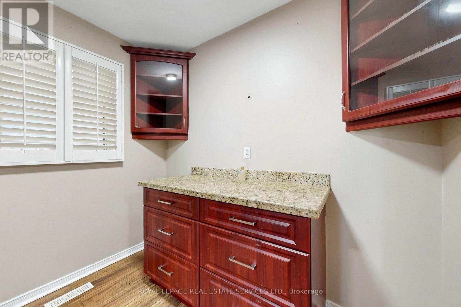 37 Woodsview Avenue, Toronto, Ontario  M9W 6B9 - Photo 21 - W13695052